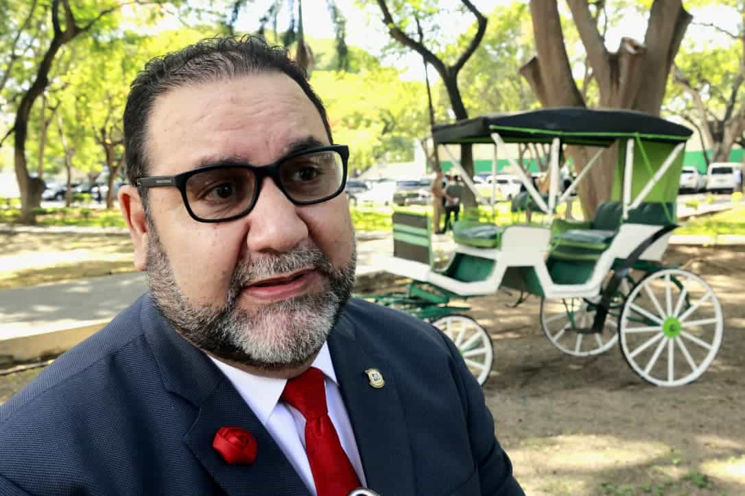 El senador de La Vega, Ramón Rogelio, del Partido Reformista Social Cristiano.