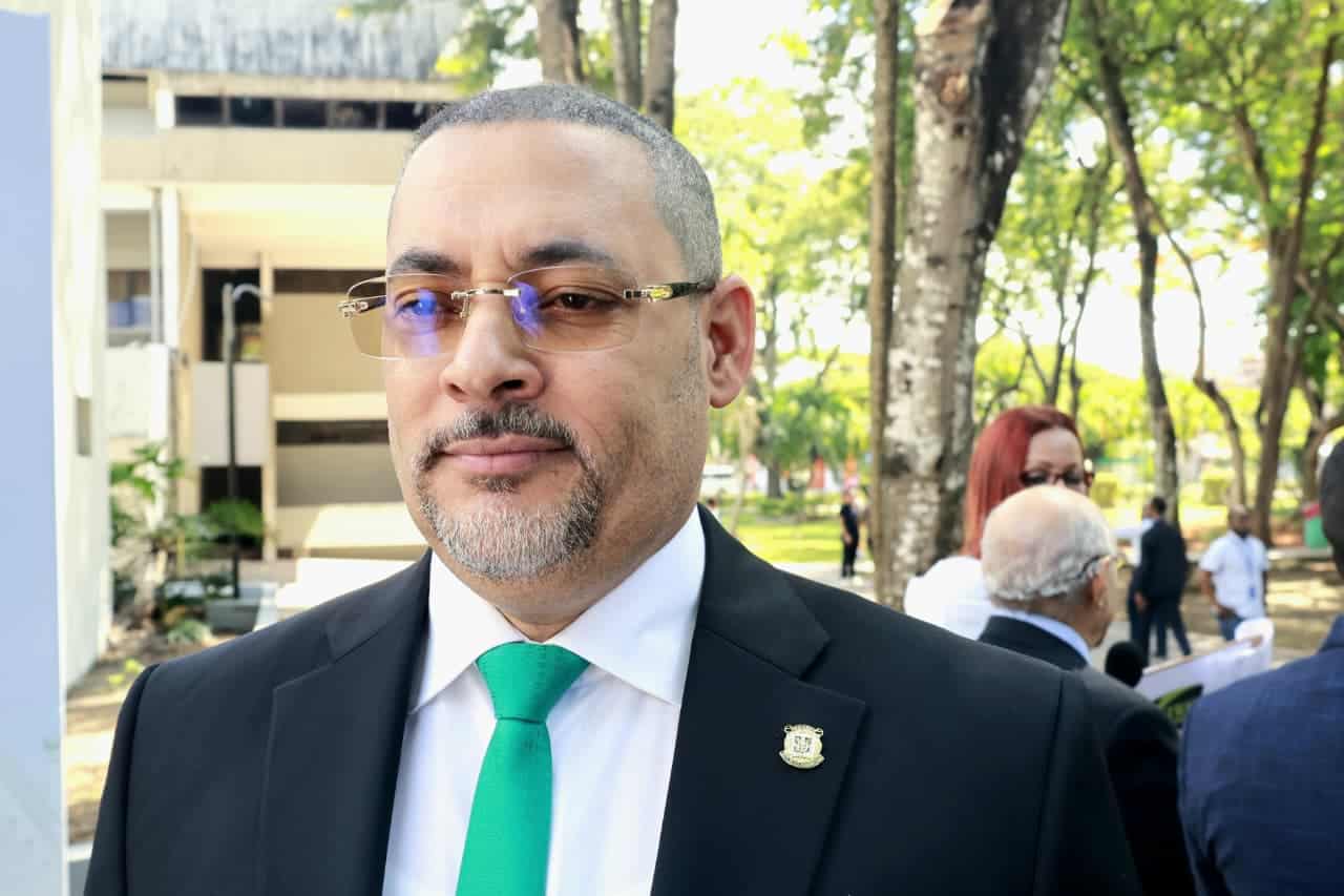 Eduard Espiritusanto, senador de La Romana y vocero del bloque de Fuerza del Pueblo en la Cámara Alta.