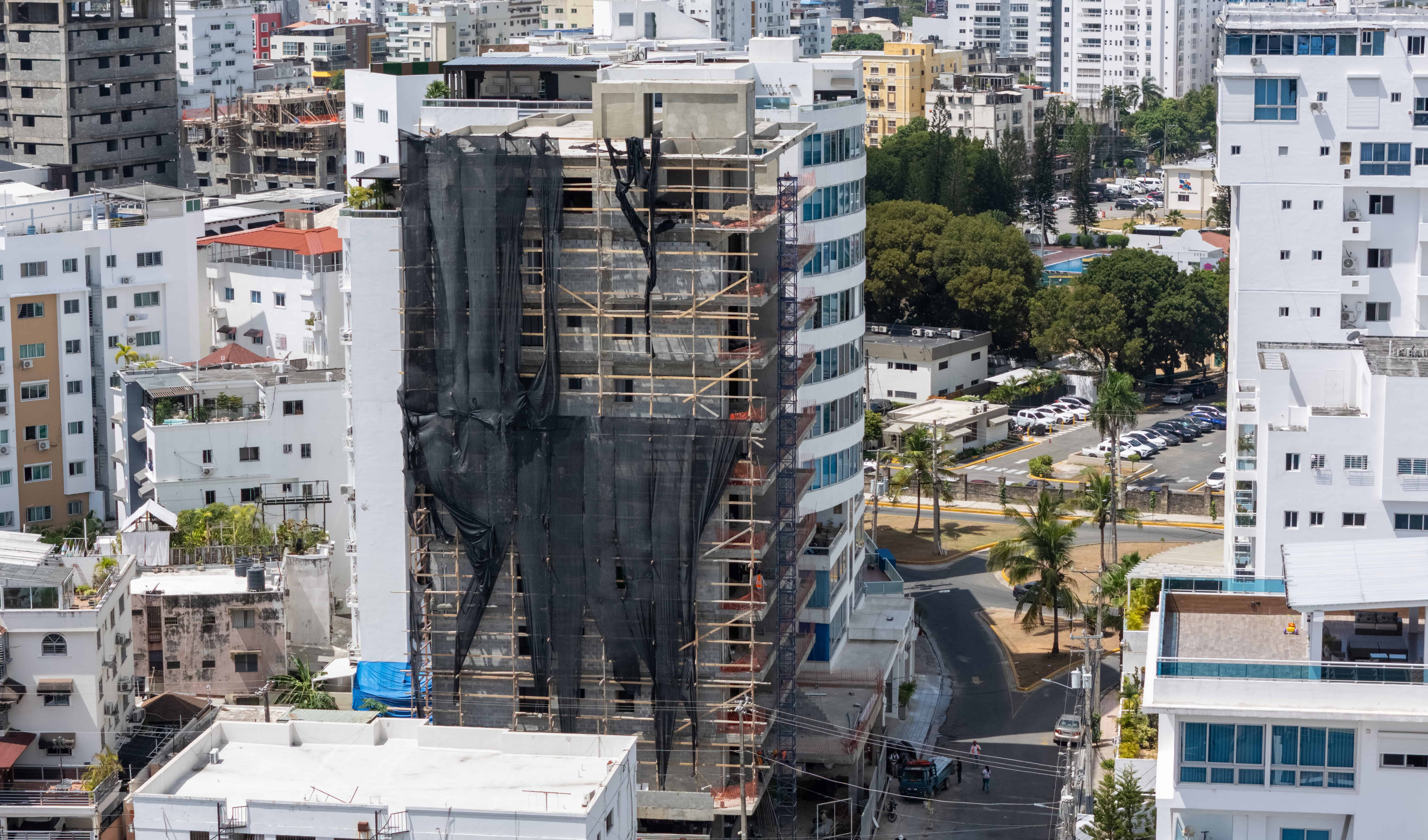 Algunos constructores acatan las exigencias de las autoridades.