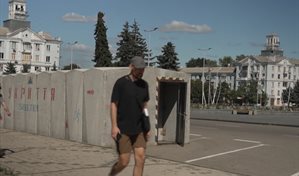 Civiles ucranianos huyen del avance ruso en Lugansk