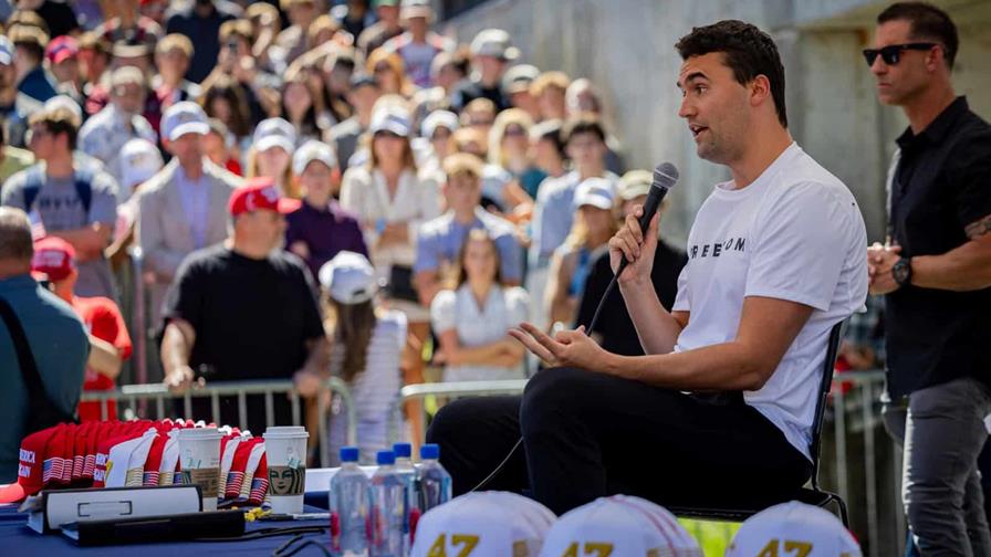 El FBI ofrece hasta 100,000 dólares por información sobre el asesinato de Charlie Kirk