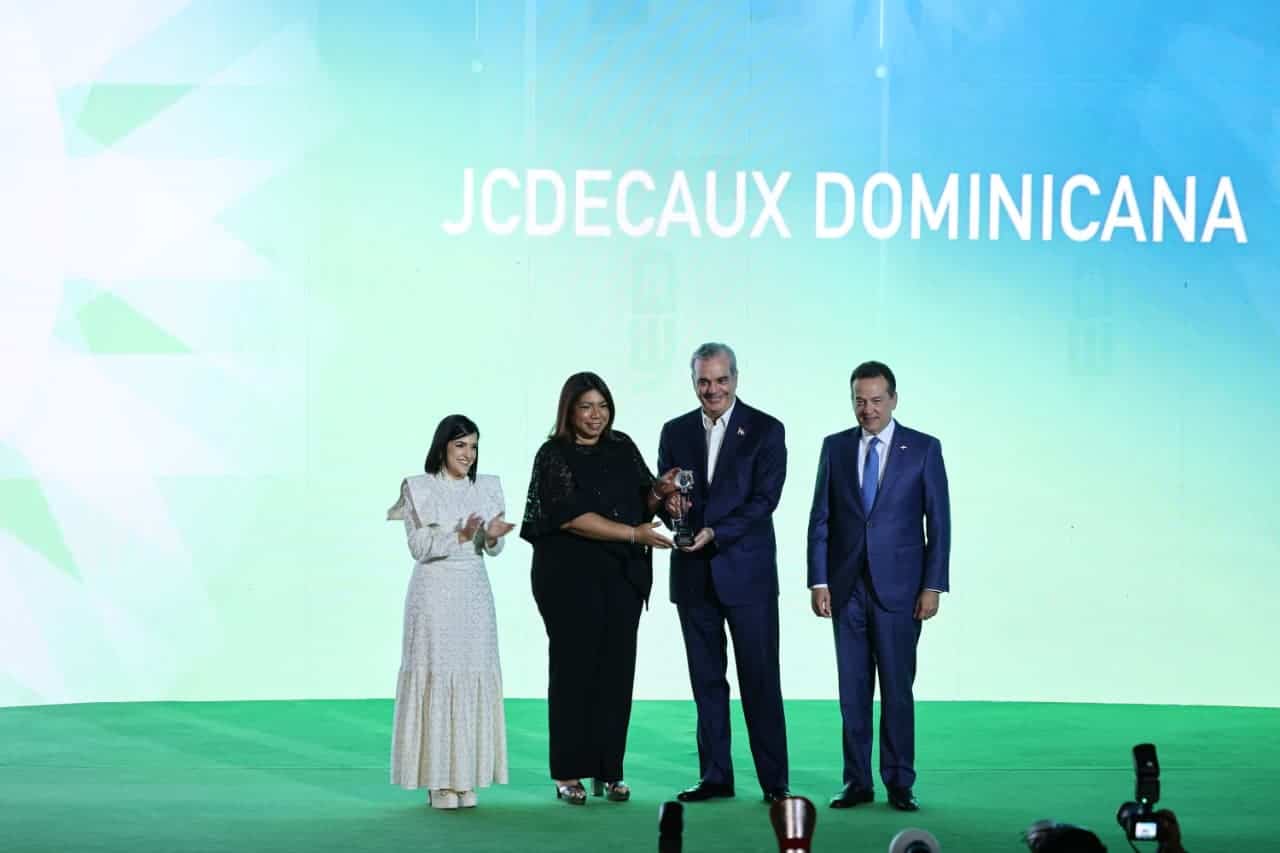 Se reconoció Jcdecaux Dominicana en la categoría Comercio de Servicios.