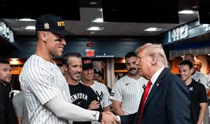 Aaron Judge alcanza al mítico DiMaggio con Trump en la grada de Nueva York