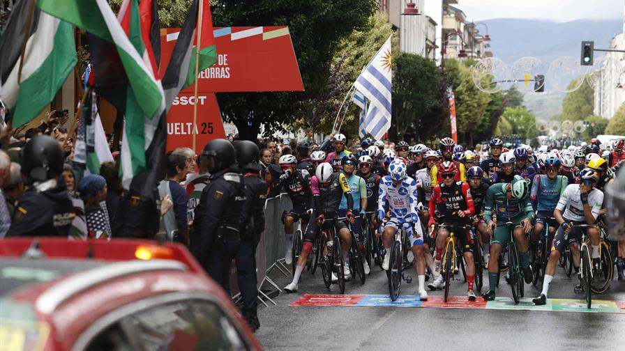 Los incidentes en el final de La Vuelta dejan 22 policías heridos y dos detenidos Los incidentes en el final de La Vuelta dejan 22 policías heridos y dos detenidos