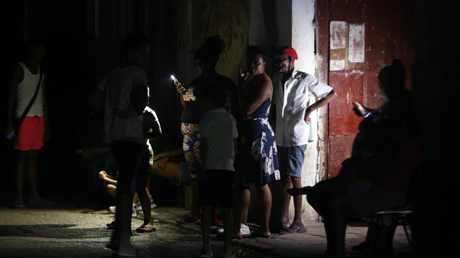 El Gobierno cubano reconoce la debilidad del sistema eléctrico tras el apagón nacional