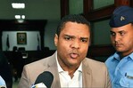 Exembajador condenado por violación ve “injusto” que lo regresen a prisión pese a permiso laboral