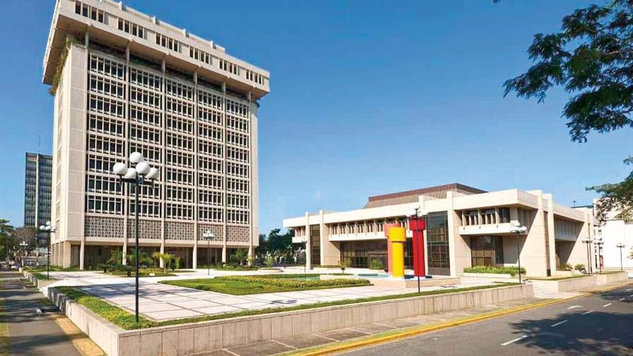 Junta Monetaria pone orden en el mercado cambiario