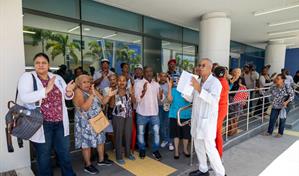 Oftalmólogos protestan en Cecanot por falta de pago de incentivos y equipos en mal estado