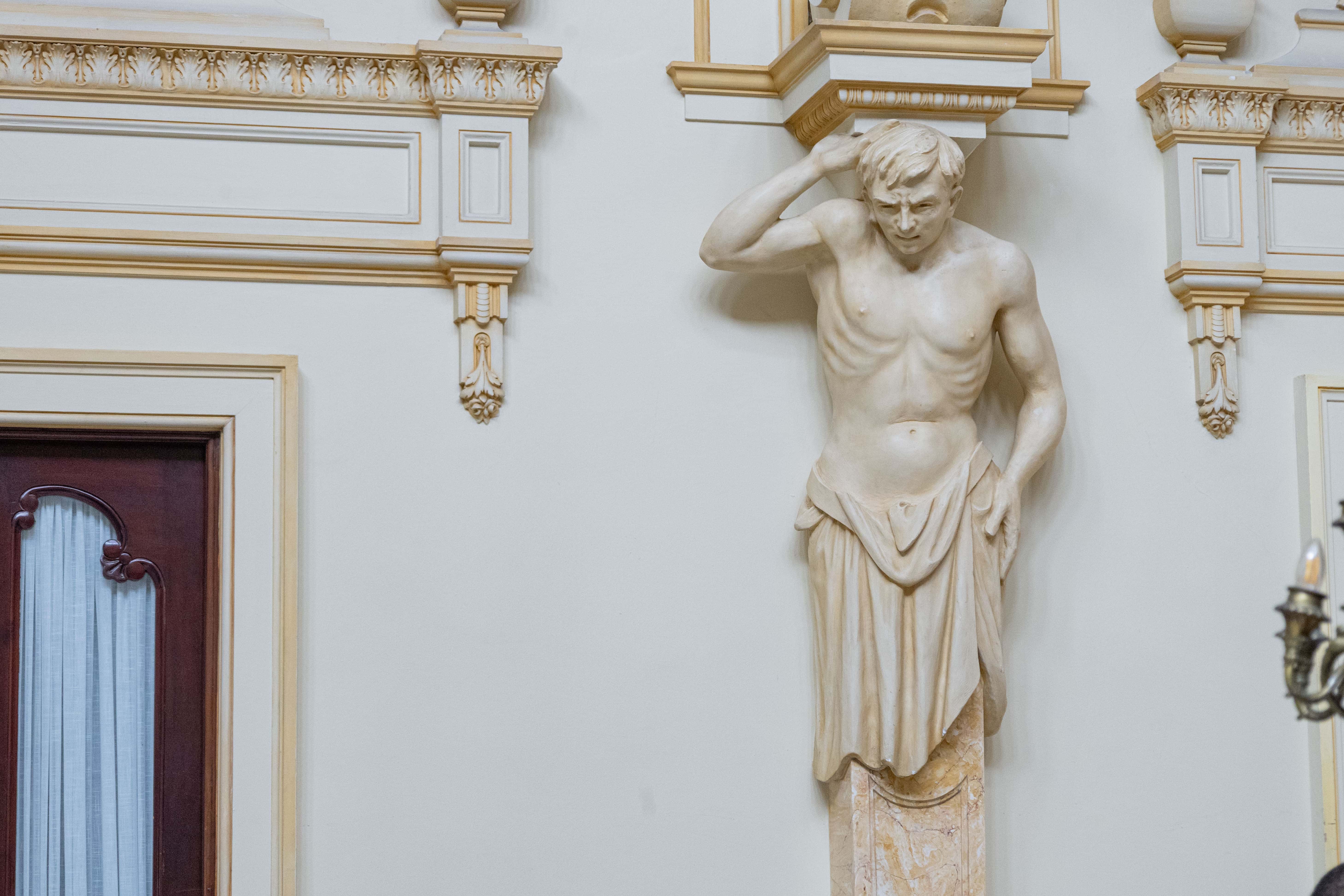Atlantes del Palacio Nacional.