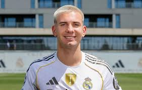 Valverde y Mastantuono, suplentes tras ir con sus selecciones en las fechas FIFA