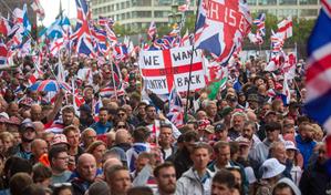 Más de 100,000 personas en una marcha en Londres contra la inmigración