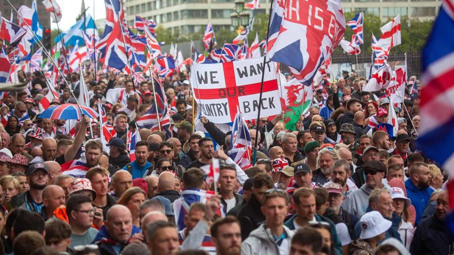 Más de 100,000 personas en una marcha en Londres contra la inmigración Más de 100,000 personas en una marcha en Londres contra la inmigración