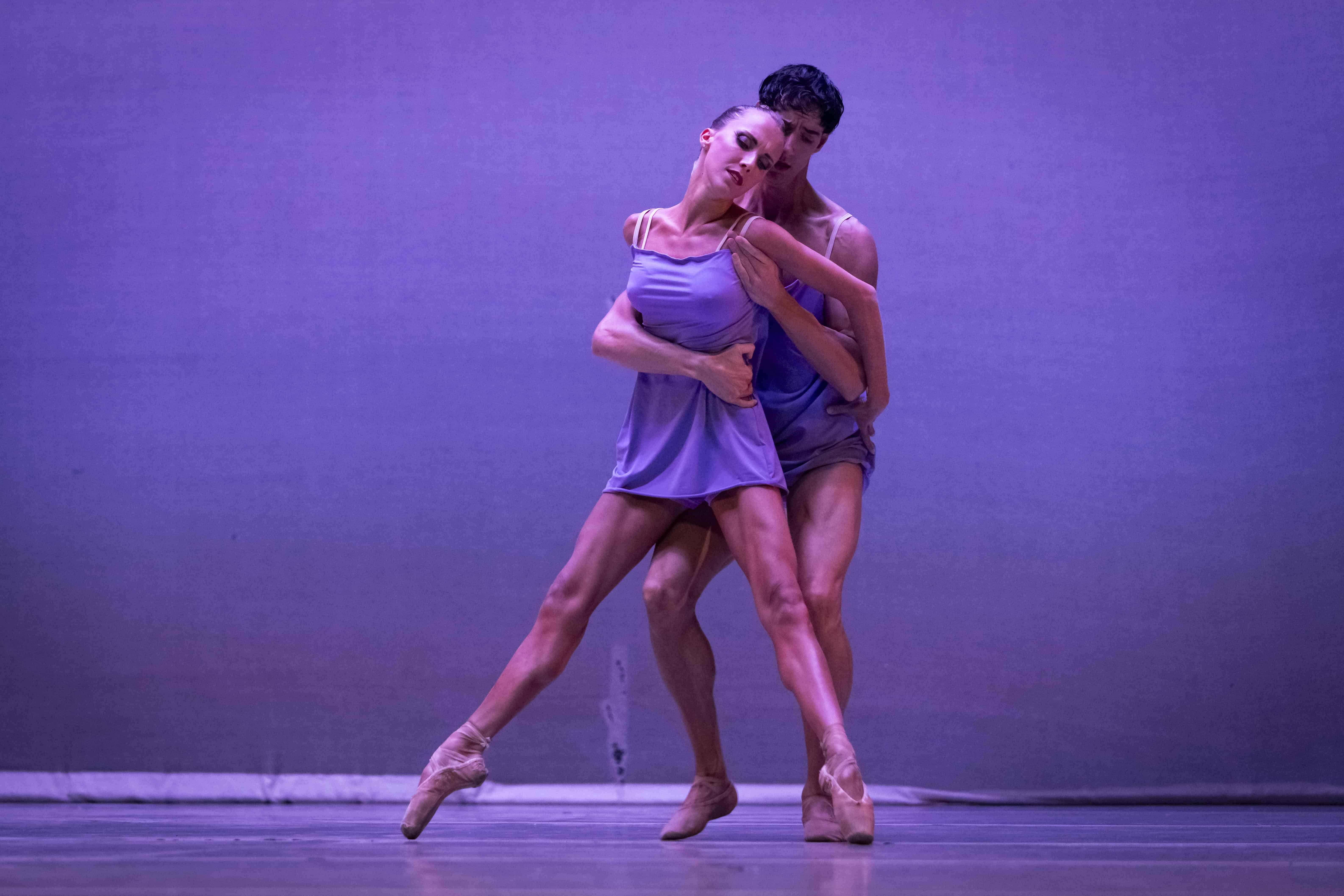 Pieza Eclipse por los bailarines Elisabetta Formento y Cristiano Principato en la decimosexta edición de la Gala de Estrellas de la Danza Mundial este sábado 13 de septiembre de 2025.