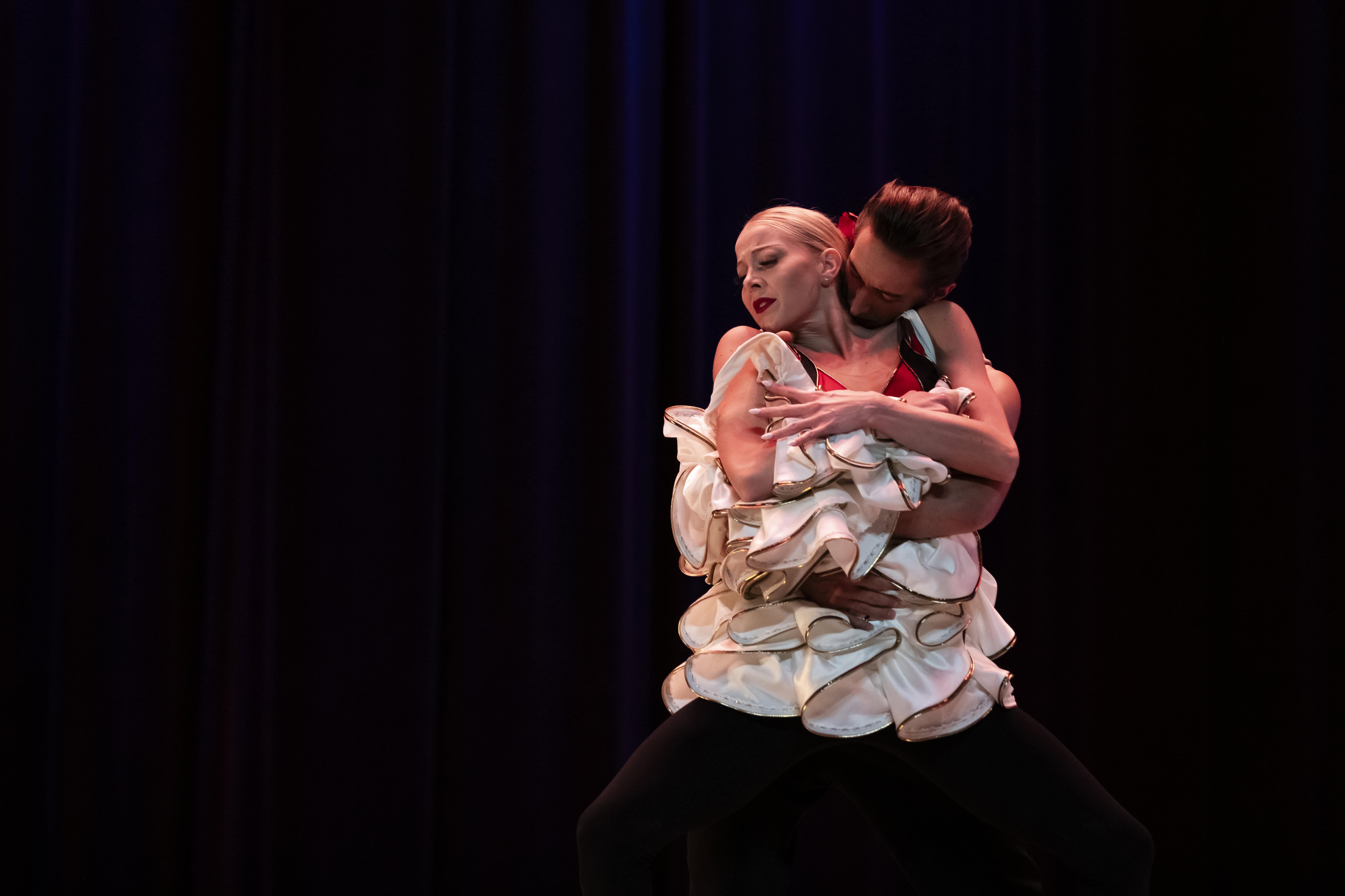 La pieza neoclásica Carmen fue interpretada por los solistas del Miami City Ballet, Daw Atkins y Stas Olshankyi, en la decimosexta edición de la Gala de Estrellas de la Danza Mundial este sábado 13 de septiembre de 2025.