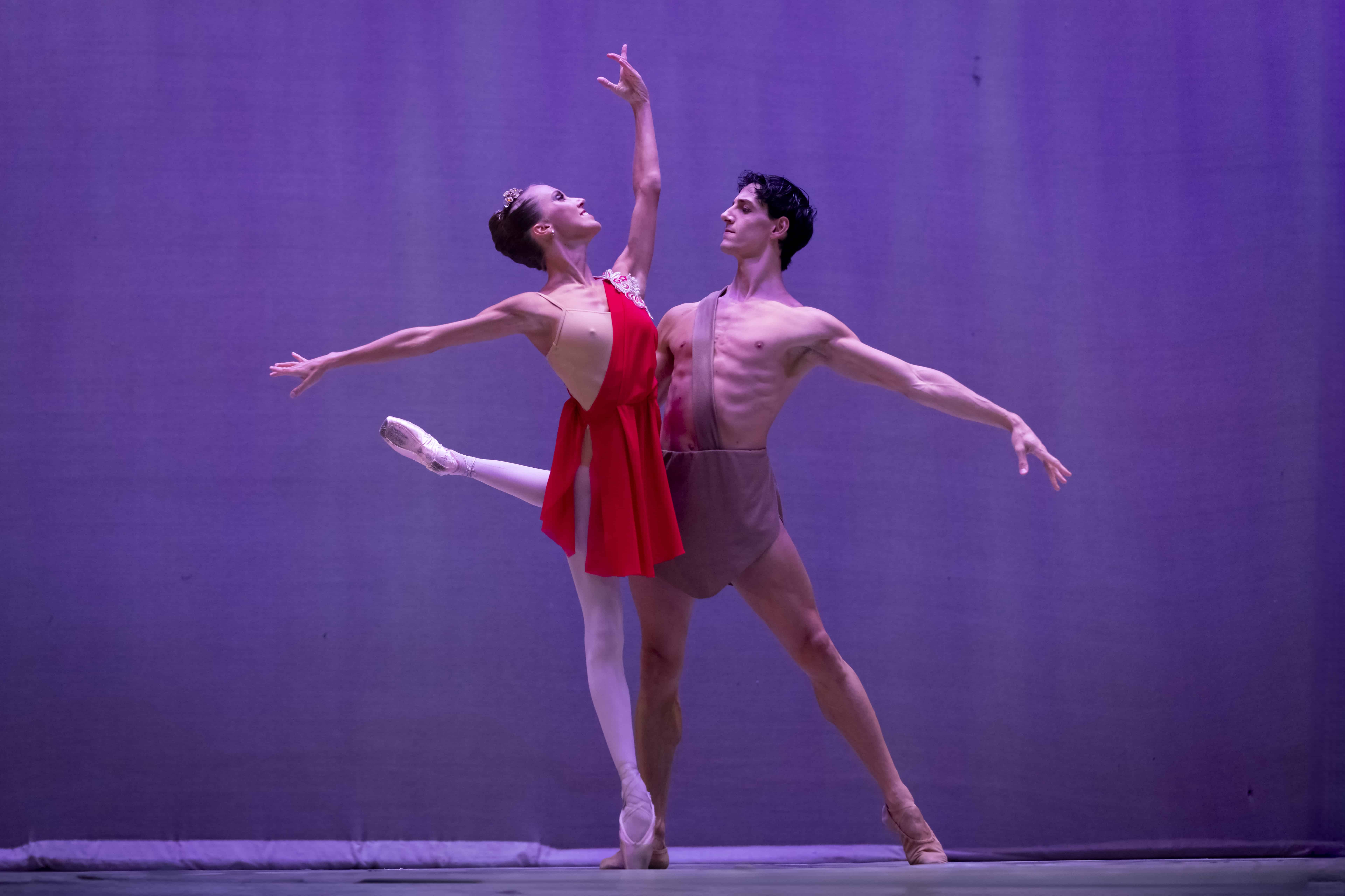 Paso a dos de Diana y Ácteon interpretado por Elisabetta Formento y Cristiano Principato en la decimosexta edición de la Gala de Estrellas de la Danza Mundial este sábado 13 de septiembre de 2025.