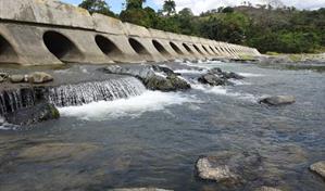 Caasd trabaja en reparación de tubería de 30 pulgadas que deja a sectores de Pedro Brand sin agua