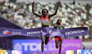 La keniana Jepchirchir es oro mundial de maratón, la uruguaya Paternain bronce