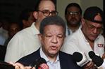 Leonel Fernández vota en elecciones para ratificarlo junto a las demás autoridades de FP