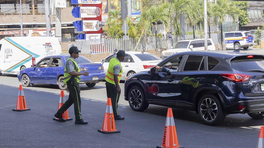 prohibido-girar-la-izquierda-en-la-kennedy-con-nunez-801a7b11-focus-0-0-896-504.jpg