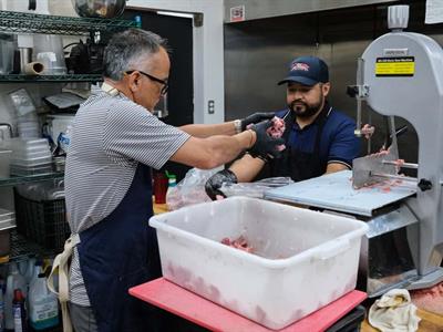 Redadas migratorias espantan a trabajadores y clientes en Texas