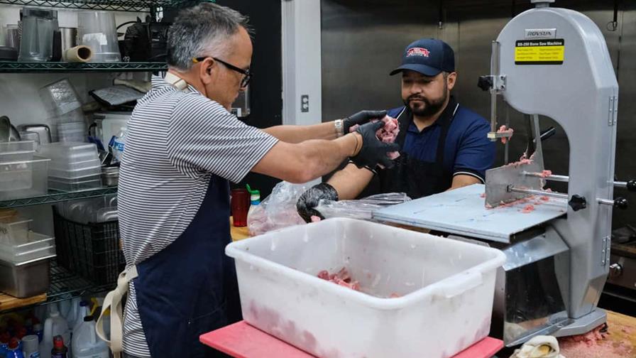 Las redadas migratorias espantan a trabajadores y clientes de los restaurantes en Texas