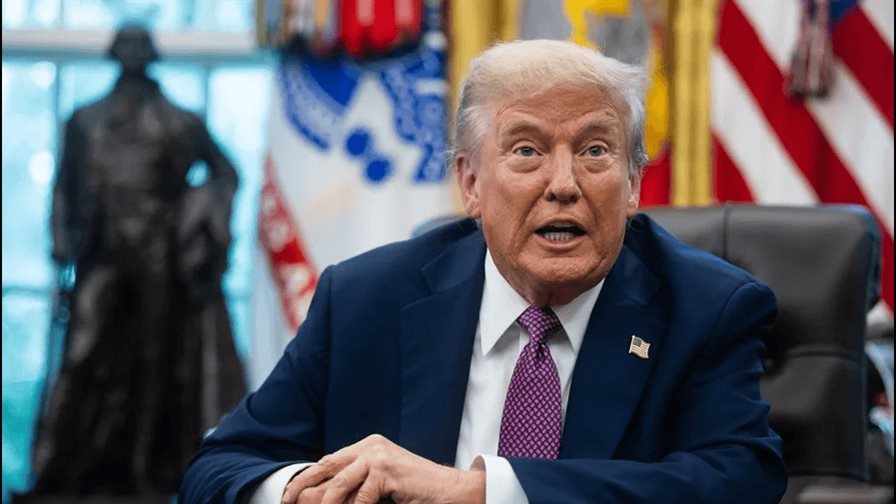 Trump afirma que empresas extranjeras pueden traer a sus empleados a EE. UU. por un tiempo Trump afirma que empresas extranjeras pueden traer a sus empleados a EE. UU. por un tiempo