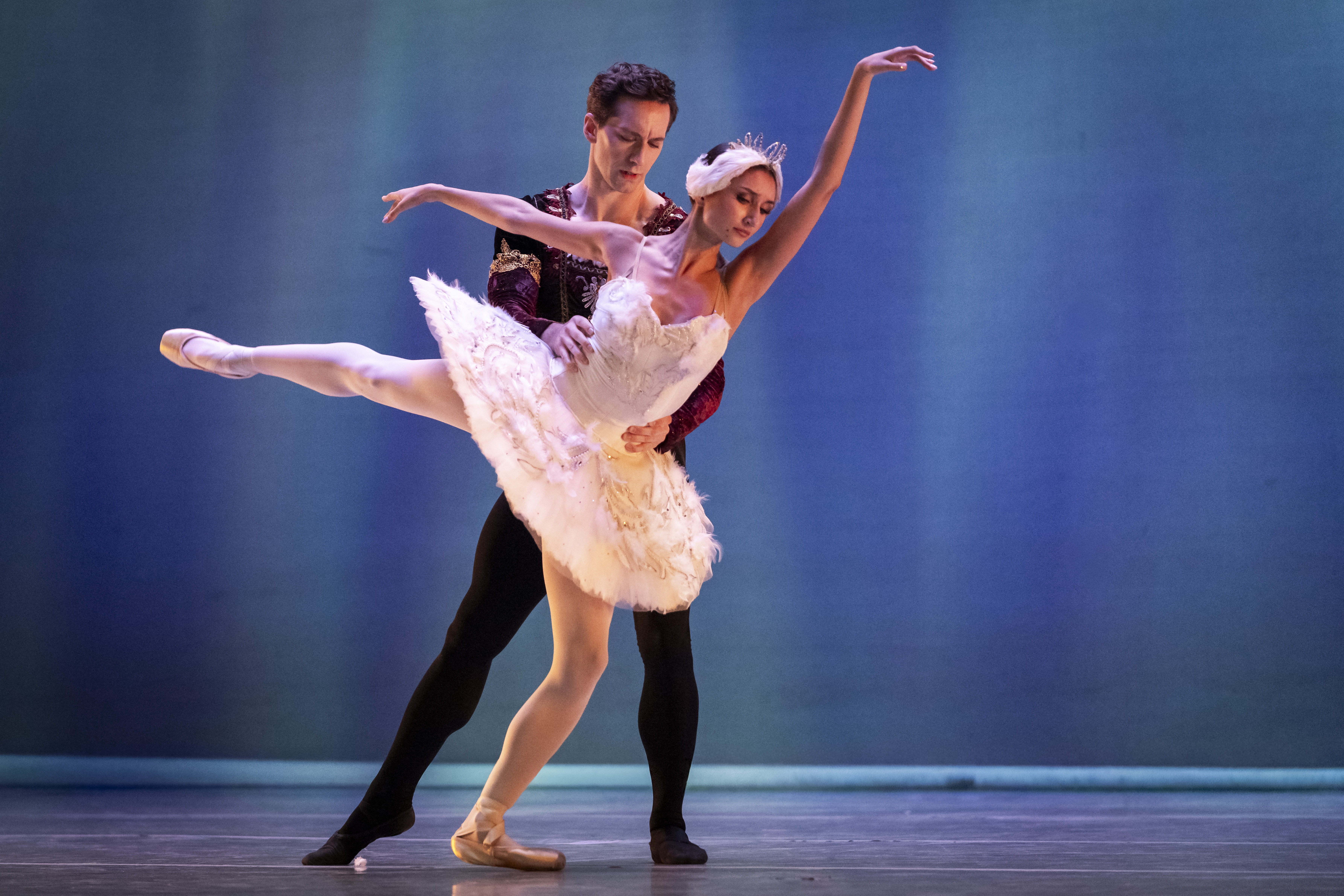 Pas de Deux – Cisne Blanco (Segundo acto de El lago de los cisnes) interpretado por  Emma Topalova y Patrick Yocum en la decimosexta edición de la Gala de Estrellas de la Danza Mundial este sábado 13 de septiembre de 2025.