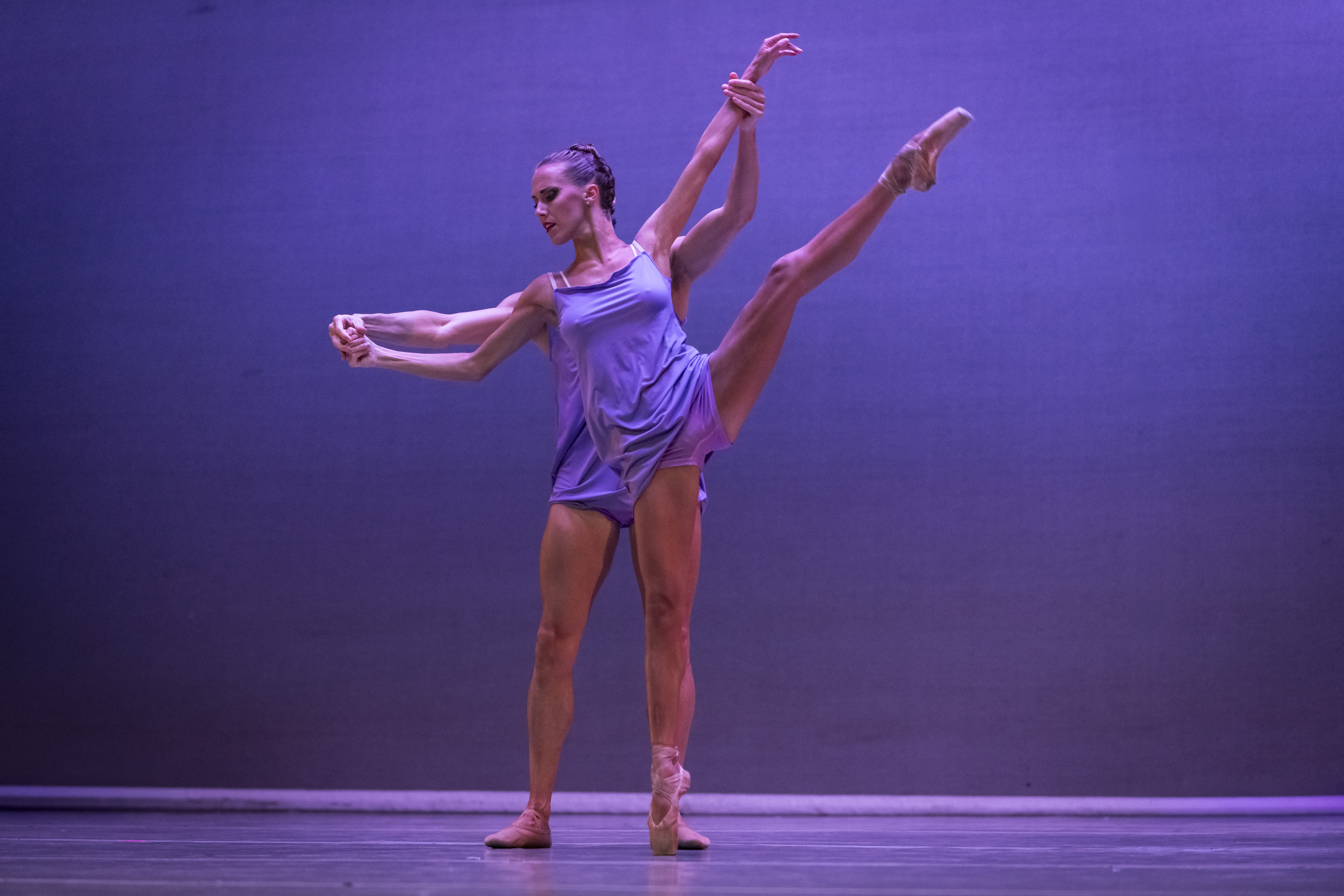Pieza Eclipse por los bailarines Elisabetta Formento y Cristiano Principato en la decimosexta edición de la Gala de Estrellas de la Danza Mundial este sábado 13 de septiembre de 2025.