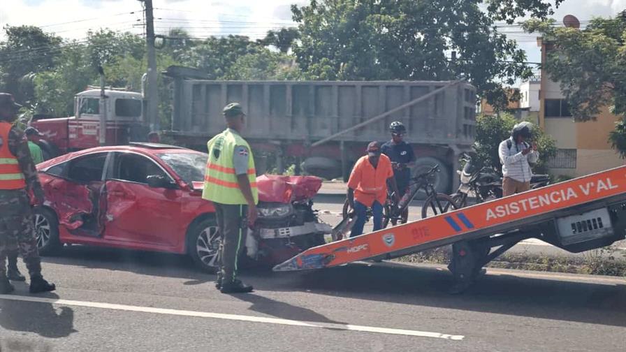 Accidente en autopista 6 de noviembre causa taponamiento en dirección a San Cristóbal