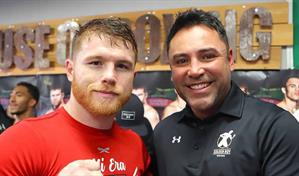 La vieja rivalidad: Óscar de la Hoya aprovecha la caída de Canelo para burlarse en las redes