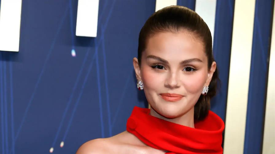 Las estrellas de la televisión deslumbraron en la alfombra roja de los premios Emmy Las estrellas de la televisión deslumbraron en la alfombra roja de los premios Emmy