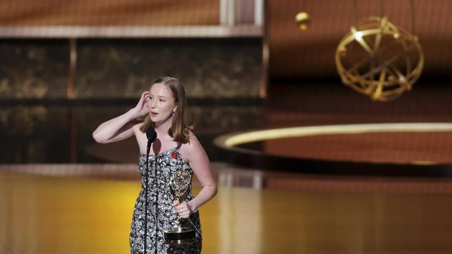 Hannah Einbinder, tras ganar el Emmy por Hacks: ¡A la mierda el ICE y Palestina libre!