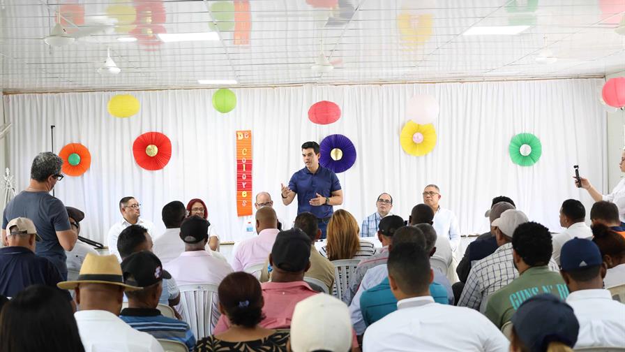 Wellington Arnaud visita Nagua y Sánchez, provincias María Trinidad Sánchez y Samaná