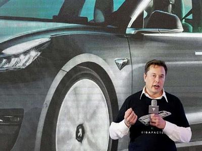 Accionistas de Tesla aprueban dar a Elon Musk la cifra de un billón