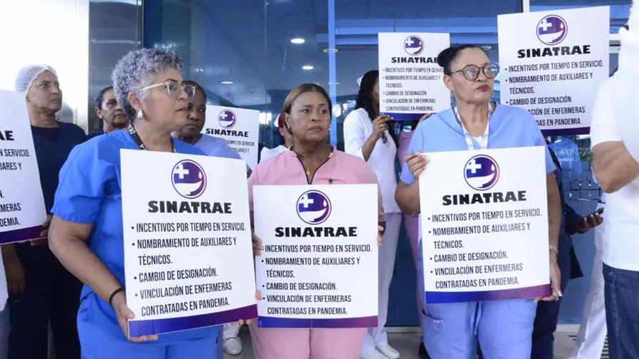 Enfermeras paralizan labores en hospital Cabral y Báez de Santiago en demanda de mejores condiciones
