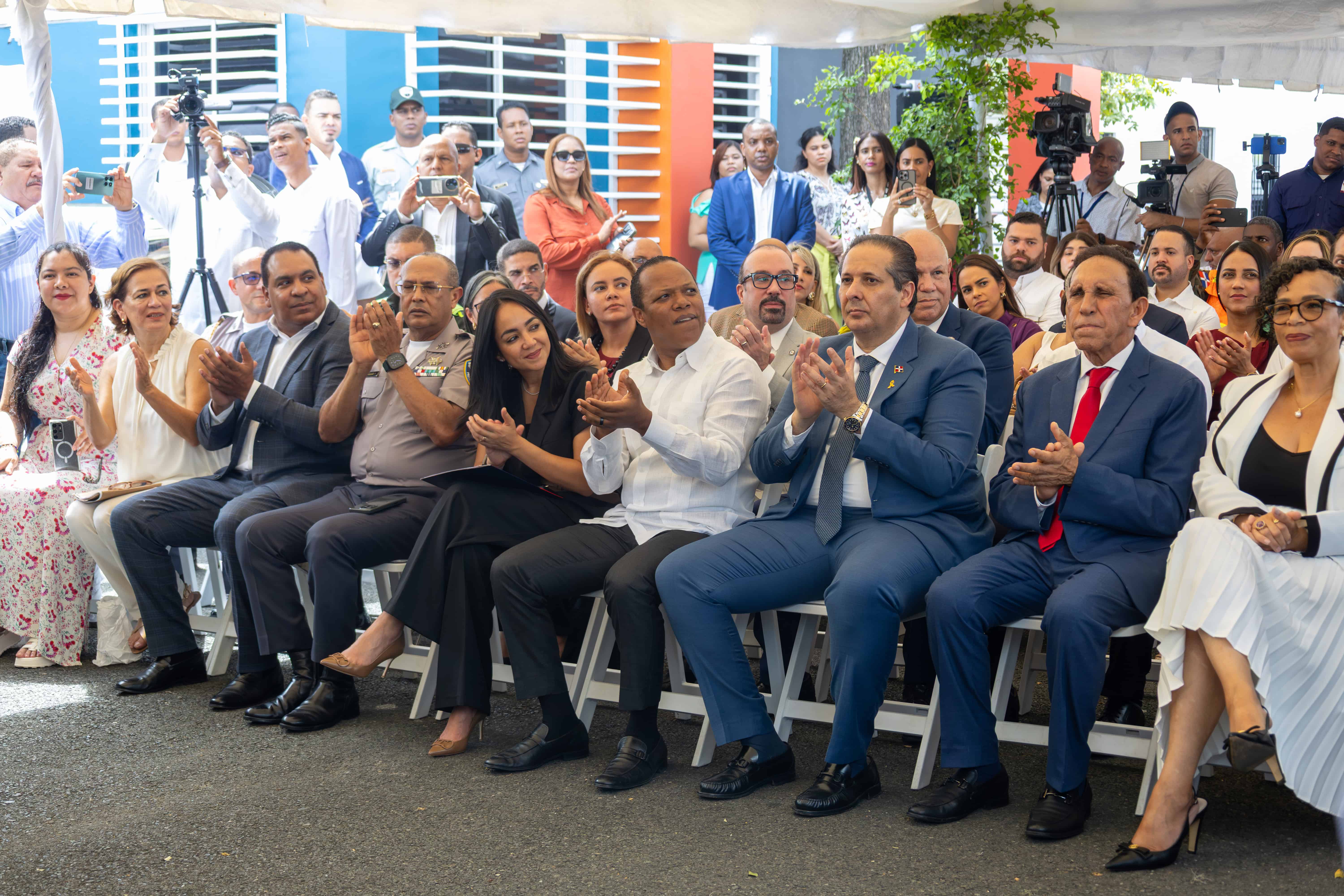Participantes en el acto de inicio de la unidades.