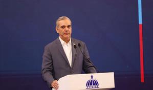 Abinader revela que admira a las enfermeras y plantea hacer una reunión con ellas