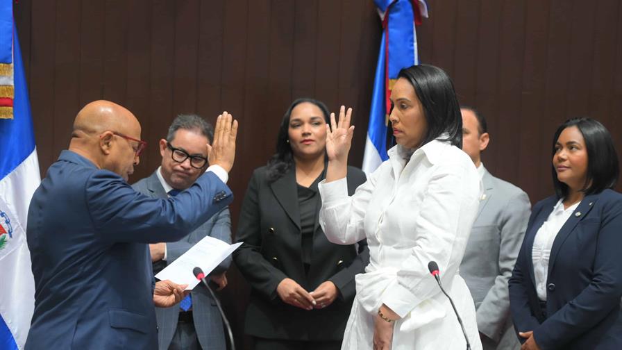 La Cámara de Diputados juramenta a Vilma Morillo en sustitución de Agustín Burgos