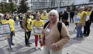 El tribunal de París juzga a doce activistas acusados de facilitar suicidios asistidos