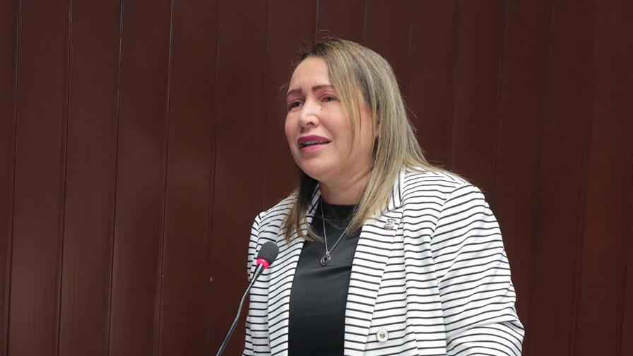 Diputada llora la muerte de Vladimir Estévez muerto por la Policía: No quiero un minuto de silencio Diputada llora la muerte de Vladimir Estévez muerto por la Policía: No quiero un minuto de silencio