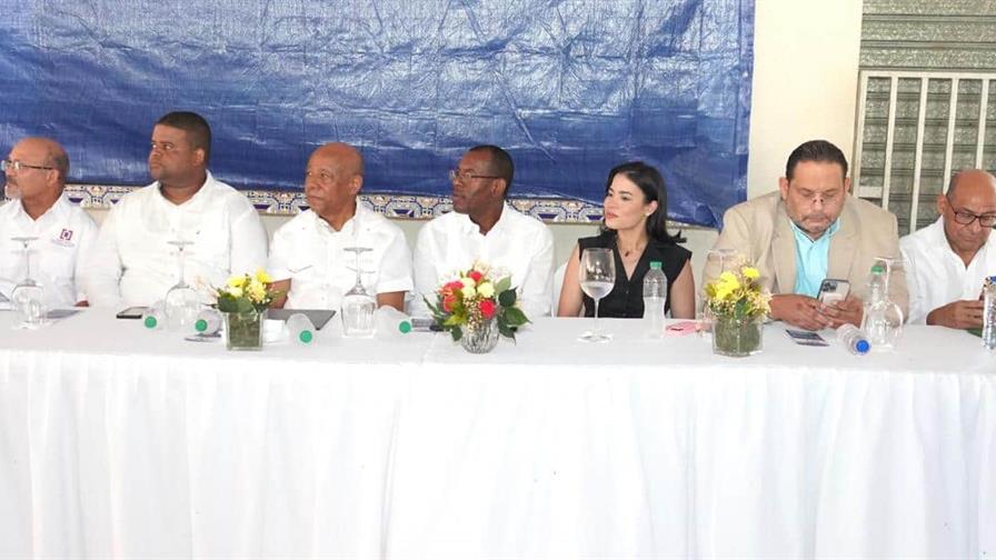 Gobierno inicia proyecto de titulación para más de mil familias en Palo Verde, Montecristi