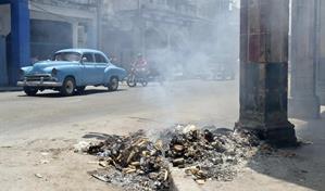 Desesperanza entre apagones, basura y falta de agua: el día a día del centro de La Habana