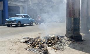 Desesperanza entre apagones, basura y falta de agua: el día a día del centro de La Habana