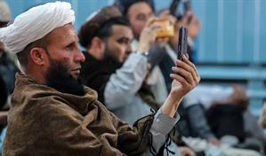 Los talibanes vetan internet de fibra óptica en una región para prevenir la inmoralidad