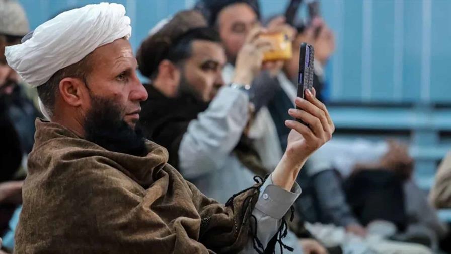 Los talibanes vetan internet de fibra óptica en una región para prevenir la inmoralidad