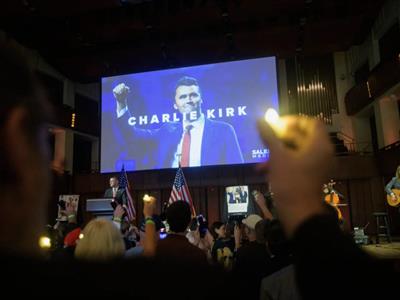 Homenaje a Charlie Kirk en KOMO: Cancelación de Jimmy Kimmel