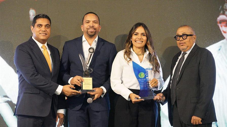 Marileidy Paulino, Atleta del Año; Vian Araujo y Ricardo Rodríguez, Cronistas del año Marileidy Paulino, Atleta del Año; Vian Araujo y Ricardo Rodríguez, Cronistas del año