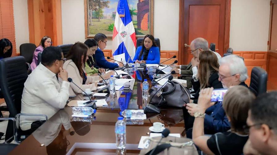 El choque entre medios y creadores digitales marca debate sobre nueva ley de libertad de expresión