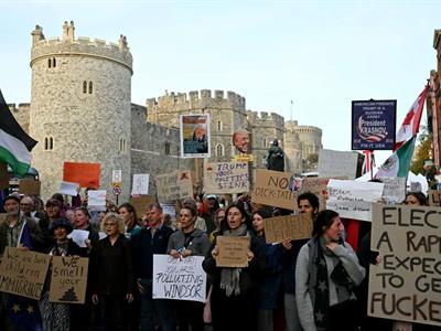 Grupo anti-Trump proyecta fotos relacionadas al caso Jeffrey Epstein