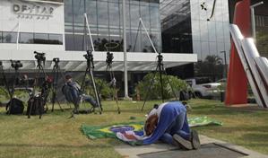 Bolsonaro sufre problema renal y anemia y permanece por ahora en el hospital